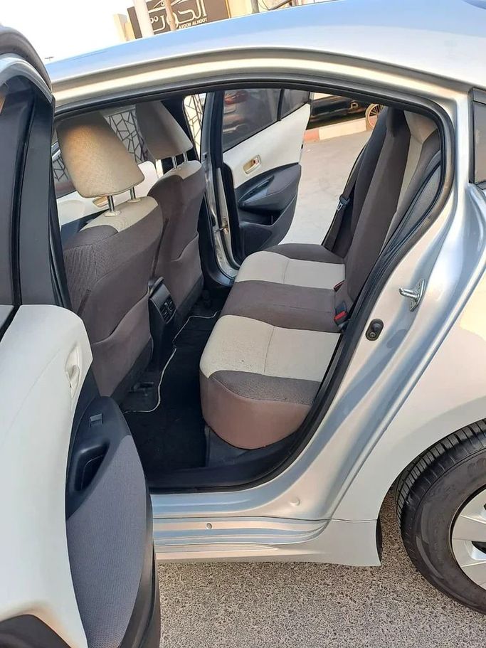 Новый Toyota Corolla Sporty XII (E210), 2.0 л, 2020 в Шардже от Imad Younis Almani used Cars Серебристый цвет. GCC | AUTO.AE