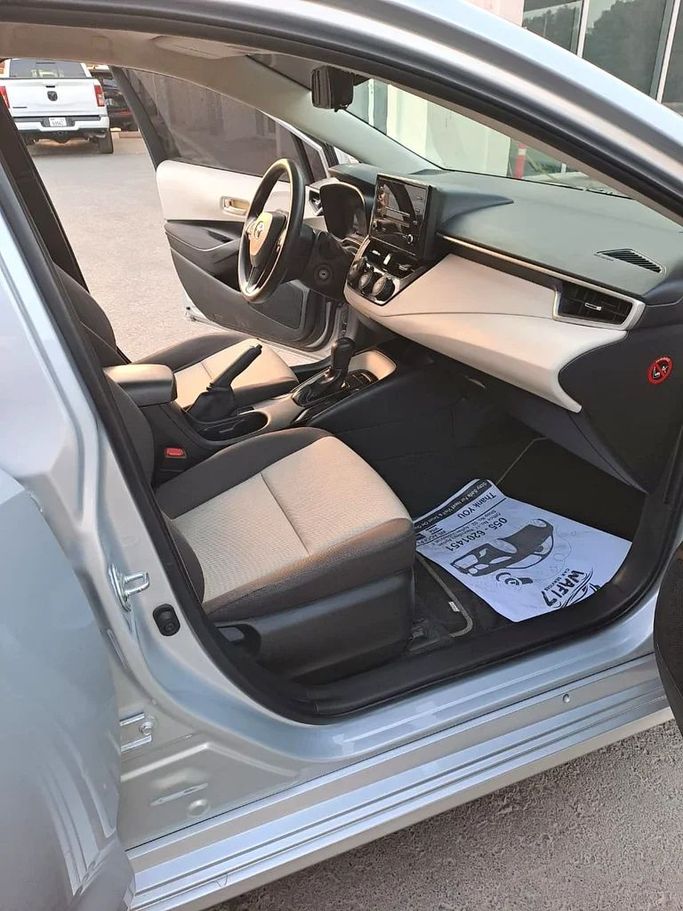 Новый Toyota Corolla Sporty XII (E210), 2.0 л, 2020 в Шардже от Imad Younis Almani used Cars Серебристый цвет. GCC | AUTO.AE