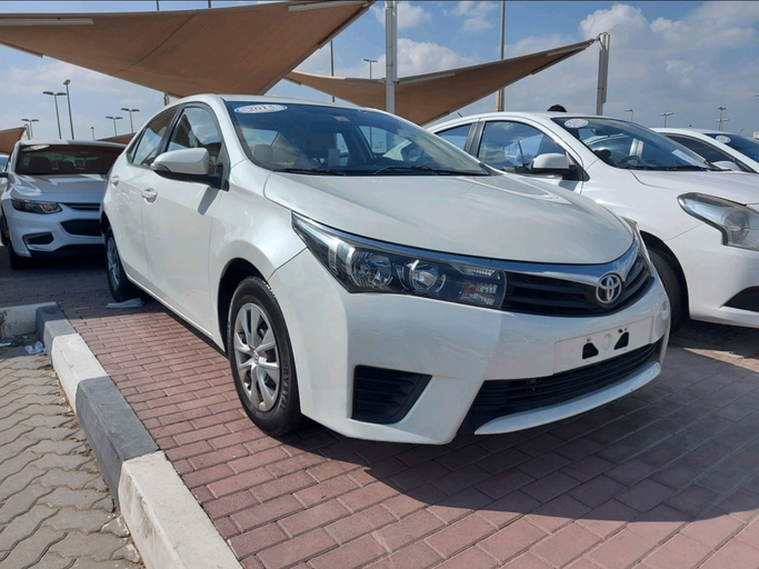 Подержанный Toyota Corolla XI (E160, E170, E180), 1.8 л, 2015 в Шардже от Alhamoor Used Cars Белый цвет. GCC | AUTO.AE