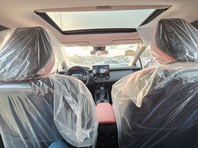 Новый Toyota Corolla Sporty XII (E210) Рестайлинг, 1.8 л, 2025 в Шардже от Rebou Najd Used Cars Белый цвет. Китайская | AUTO.AE