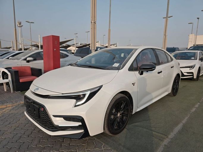 Новый Toyota Corolla Sporty XII (E210) Рестайлинг, 1.8 л, 2025 в Шардже от Rebou Najd Used Cars Белый цвет. Китайская | AUTO.AE