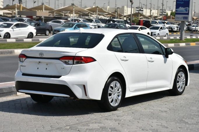 Подержанный Toyota Corolla Sporty XII (E210) Рестайлинг, 2.0 л, 2024 в Шардже от Alfaris Used Cars Белый цвет. Other | AUTO.AE