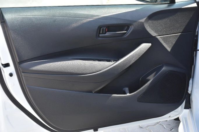 Подержанный Toyota Corolla Sporty XII (E210) Рестайлинг, 2.0 л, 2024 в Шардже от Alfaris Used Cars Белый цвет. Other | AUTO.AE