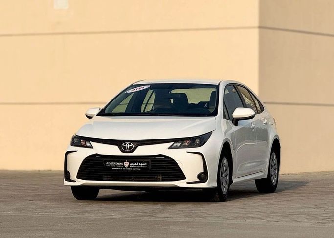 Подержанный Toyota Corolla XII (E210), 1.6 л, 2024 в Шардже от Al Sayed Khamis Used Auto Trading Белый цвет. GCC | AUTO.AE