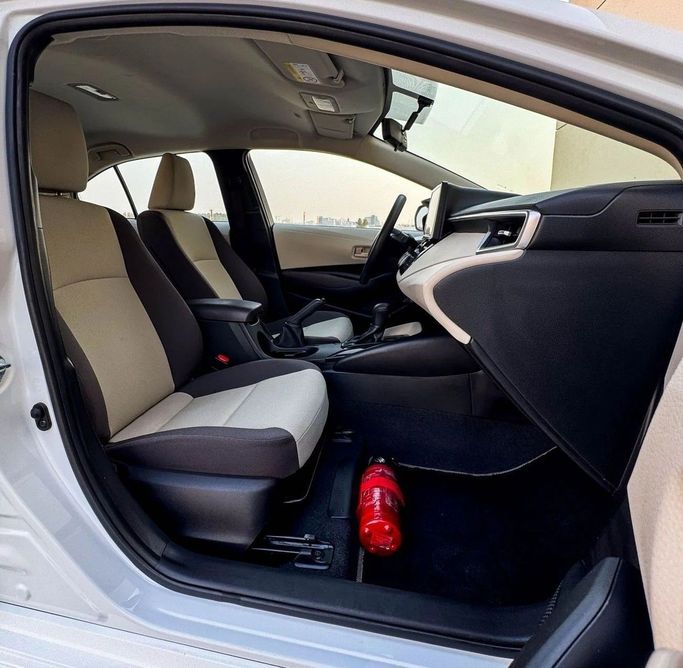 Подержанный Toyota Corolla XII (E210), 1.6 л, 2024 в Шардже от Al Sayed Khamis Used Auto Trading Белый цвет. GCC | AUTO.AE