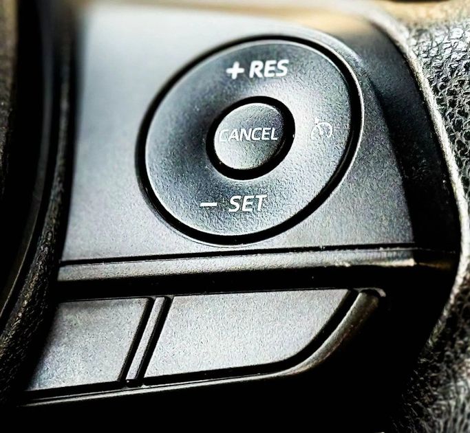 Подержанный Toyota Corolla XII (E210), 1.6 л, 2024 в Шардже от Al Sayed Khamis Used Auto Trading Белый цвет. GCC | AUTO.AE