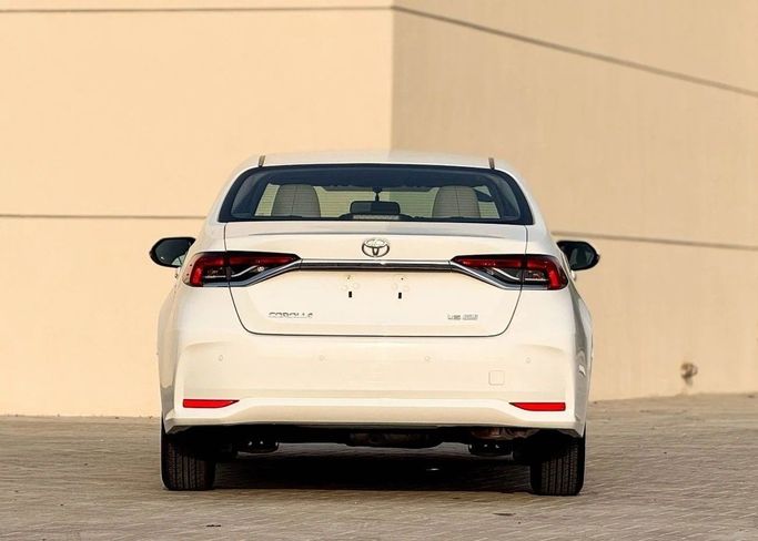 Подержанный Toyota Corolla XII (E210), 1.6 л, 2024 в Шардже от Al Sayed Khamis Used Auto Trading Белый цвет. GCC | AUTO.AE