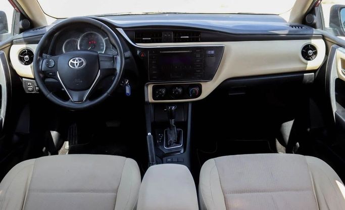 Подержанный Toyota Corolla XII (E210), 1.6 л, 2018 в Шардже от Al Sayed Khamis Used Auto Trading Красный цвет.  | AUTO.AE