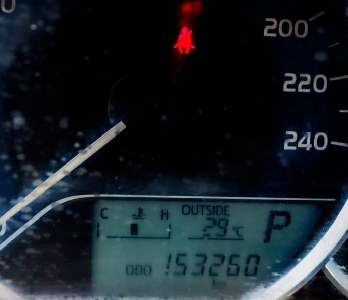 Подержанный Toyota Corolla XII (E210), 1.6 л, 2018 в Шардже от Al Sayed Khamis Used Auto Trading Красный цвет.  | AUTO.AE