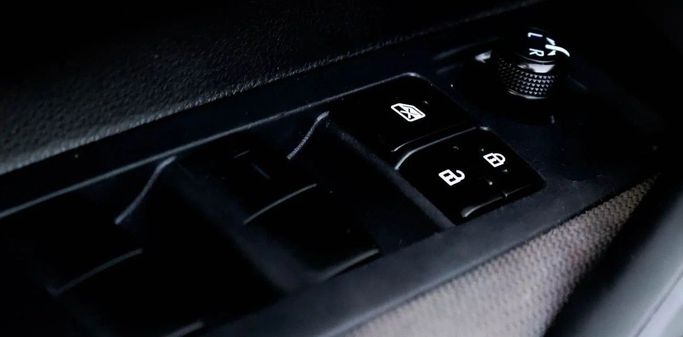 Подержанный Toyota Corolla XII (E210), 1.6 л, 2023 в Шардже от Al Sayed Khamis Used Auto Trading Белый цвет. GCC | AUTO.AE