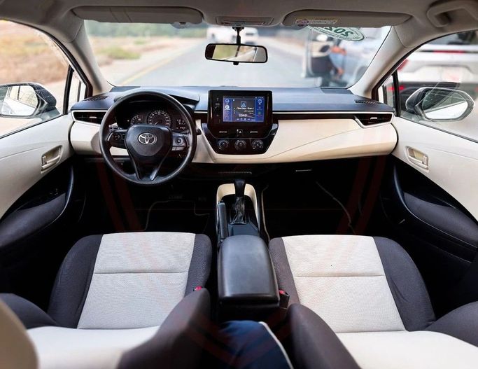 Подержанный Toyota Corolla XII (E210), 1.6 л, 2022 в Шардже от Al Sayed Khamis Used Auto Trading Белый цвет. GCC | AUTO.AE