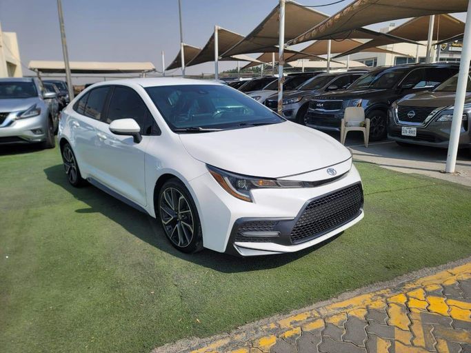 مستعملة Toyota Corolla Axio عملية شد الوجه XI (E160، E170) 2, 1.5 l, 2020 في في الشارقة، اللون أبيض. المواصفات الأمريكية | AUTO.AE