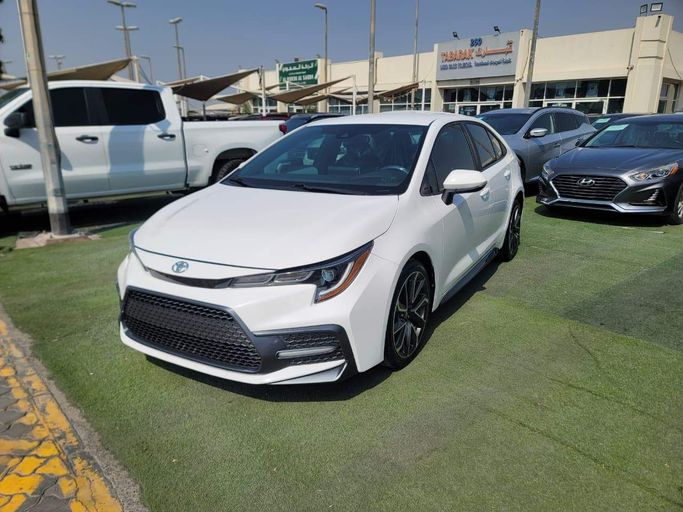 مستعملة Toyota Corolla Axio عملية شد الوجه XI (E160، E170) 2, 1.5 l, 2020 في في الشارقة، اللون أبيض. المواصفات الأمريكية | AUTO.AE