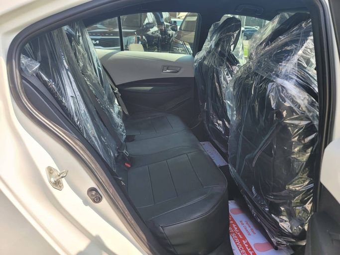 مستعملة Toyota Corolla Axio عملية شد الوجه XI (E160، E170) 2, 1.5 l, 2020 في في الشارقة، اللون أبيض. المواصفات الأمريكية | AUTO.AE