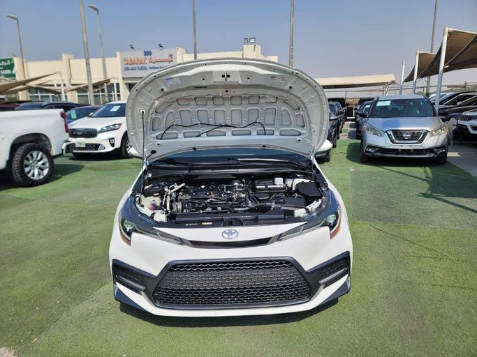 مستعملة Toyota Corolla Axio عملية شد الوجه XI (E160، E170) 2, 1.5 l, 2020 في في الشارقة، اللون أبيض. المواصفات الأمريكية | AUTO.AE