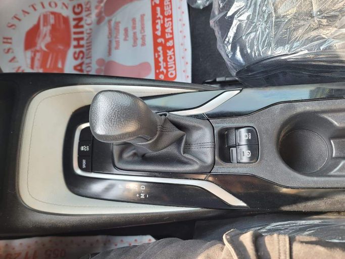 مستعملة Toyota Corolla Axio عملية شد الوجه XI (E160، E170) 2, 1.5 l, 2020 في في الشارقة، اللون أبيض. المواصفات الأمريكية | AUTO.AE