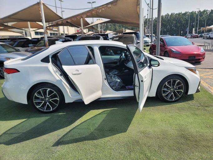 مستعملة Toyota Corolla Axio عملية شد الوجه XI (E160، E170) 2, 1.5 l, 2020 في في الشارقة، اللون أبيض. المواصفات الأمريكية | AUTO.AE