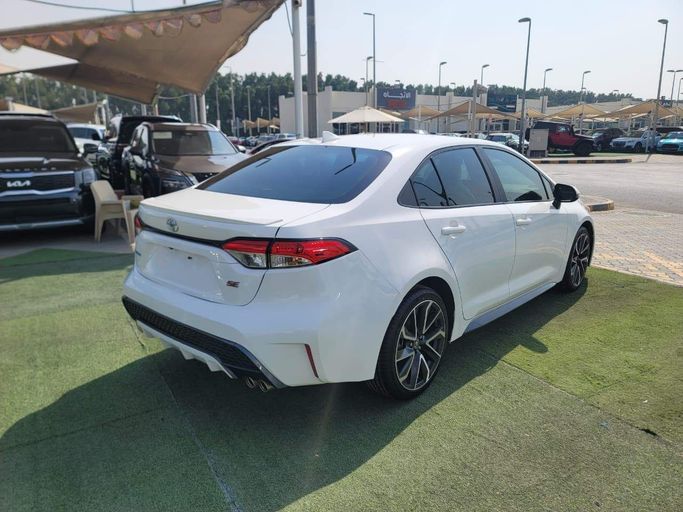 مستعملة Toyota Corolla Axio عملية شد الوجه XI (E160، E170) 2, 1.5 l, 2020 في في الشارقة، اللون أبيض. المواصفات الأمريكية | AUTO.AE