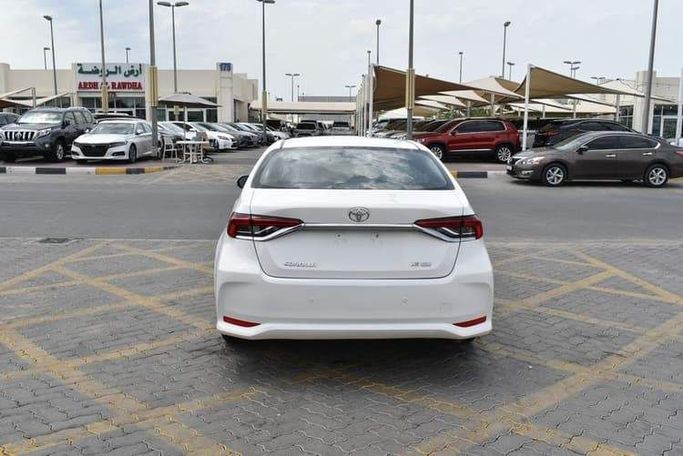 Подержанный Toyota Corolla XII (E210), 1.6 л, 2021 в Шардже от OMC Used Cars Белый цвет. GCC | AUTO.AE