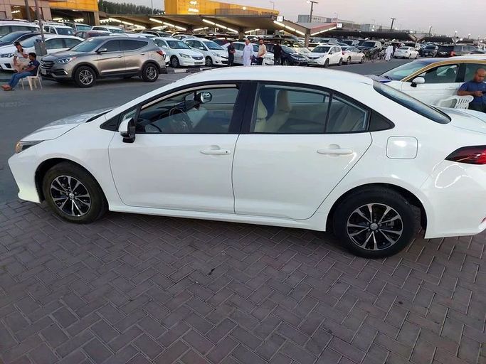 Used Toyota Corolla Axio XI (E160, E170) Facelift 2, 1.5 l, 2020 in Sharjah by Al Aqsa Used Cars, White color. GCC Specs | AUTO.AE