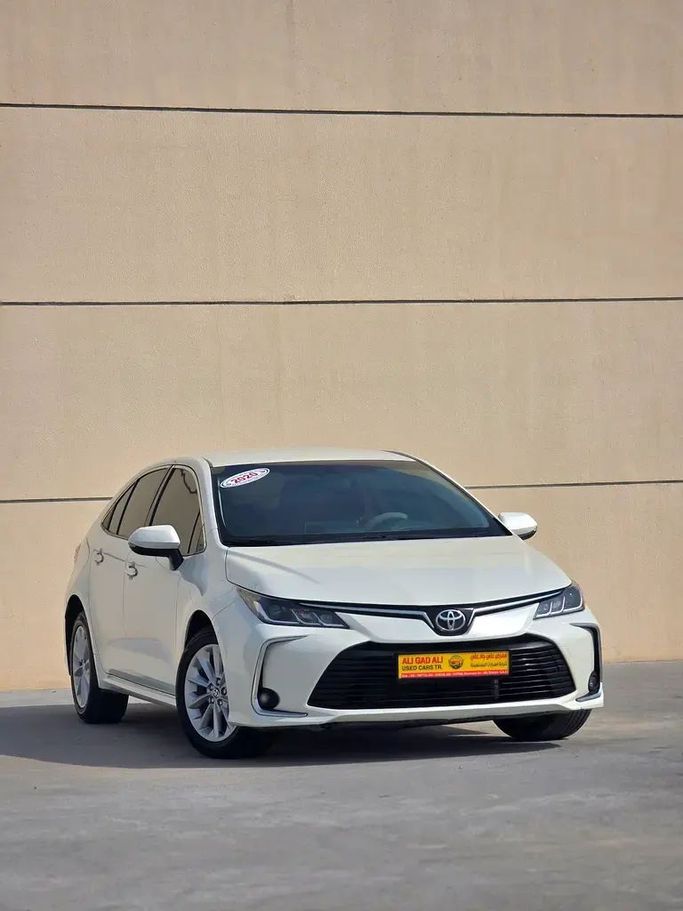 Подержанный Toyota Corolla XII (E210), 1.6 л, 2020 в Шардже от Ali Gad Ali Used Cars Белый цвет. GCC | AUTO.AE