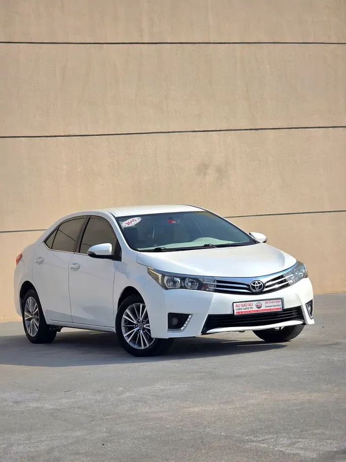 Подержанный Toyota Corolla XI (E160, E170, E180) Рестайлинг 1, 1.6 л, 2015 в Шардже от Ali Gad Ali Used Cars Белый цвет. GCC | AUTO.AE