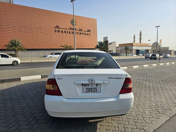 Подержанный Toyota Corolla IX (E120, E130), 1.3 л, 2002 в Шардже Белый цвет. GCC | AUTO.AE