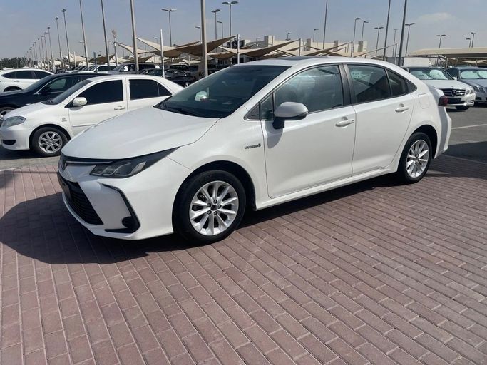 مستعملة Toyota Corolla XII (E210), 1.8 l, 2020 في في الشارقة من Sport Used Cars، اللون أبيض. مواصفات الخليج | AUTO.AE