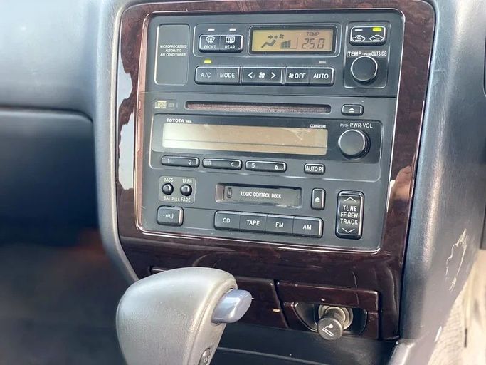 Подержанный Toyota Crown VIII (S130), 4.0 л, 1991 в Шардже от Ahmad alkhodari Motors Белый цвет. Японская | AUTO.AE