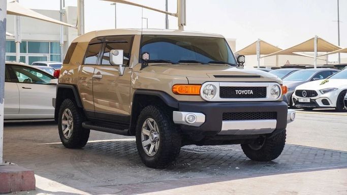 Подержанный Toyota FJ Cruiser, 4.0 л, 2018 в Шардже от Abo Saif Черный цвет. GCC | AUTO.AE