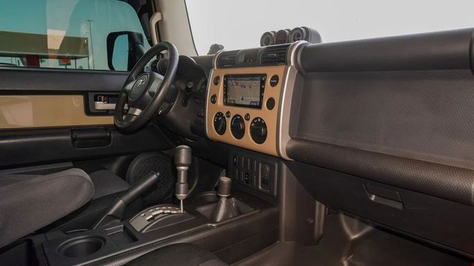 Подержанный Toyota FJ Cruiser, 4.0 л, 2018 в Шардже от Abo Saif Черный цвет. GCC | AUTO.AE