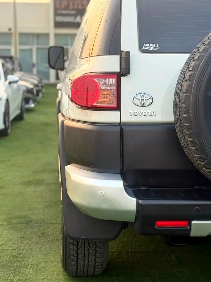Used Toyota FJ Cruiser, 4.0 l, 2023 in Sharjah by Ahmad alkhodari Motors, White color. GCC Specs | AUTO.AE