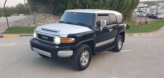 Новый Toyota FJ Cruiser, 4.0 л, 2010 в Шардже от Ishtar Used Cars Черный цвет. GCC | AUTO.AE