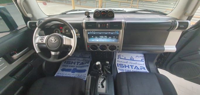 Новый Toyota FJ Cruiser, 4.0 л, 2010 в Шардже от Ishtar Used Cars Черный цвет. GCC | AUTO.AE