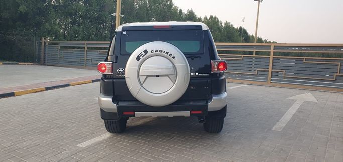 Новый Toyota FJ Cruiser, 4.0 л, 2010 в Шардже от Ishtar Used Cars Черный цвет. GCC | AUTO.AE