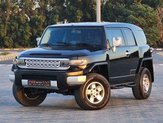 Подержанный Toyota FJ Cruiser, 4.0 л, 2010 в Шардже от Nassem Al Sham Used Cars Черный цвет. GCC | AUTO.AE