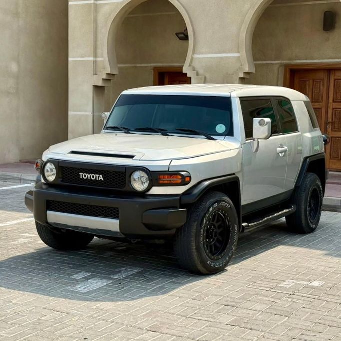Подержанный Toyota FJ Cruiser, 4.0 л, 2008 в Шардже от Sarmad Cars Белый цвет. Other | AUTO.AE
