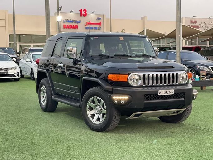 Used Toyota FJ Cruiser, 4.0 l, 2014 in Sharjah by Badar Used Cars, Black color.  | AUTO.AE