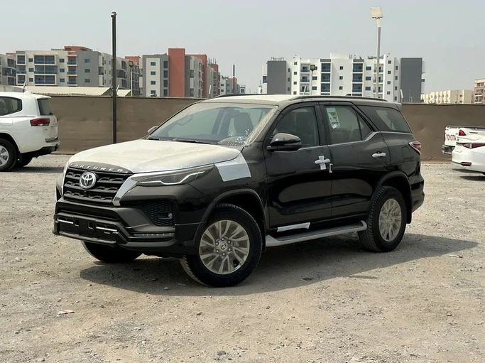 Новый Toyota Fortuner II Рестайлинг, 4.0 л, 2025 в Шардже от Almarid Motors Черный цвет. GCC | AUTO.AE