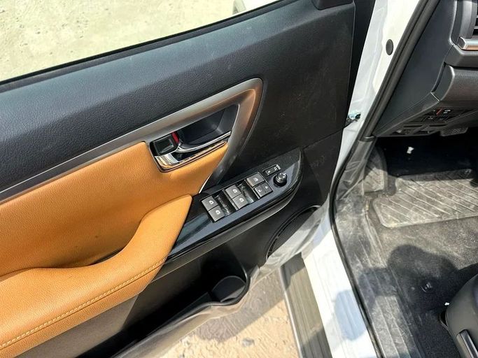 Новый Toyota Fortuner II Рестайлинг, 4.0 л, 2025 в Шардже от Almarid Motors Черный цвет. GCC | AUTO.AE