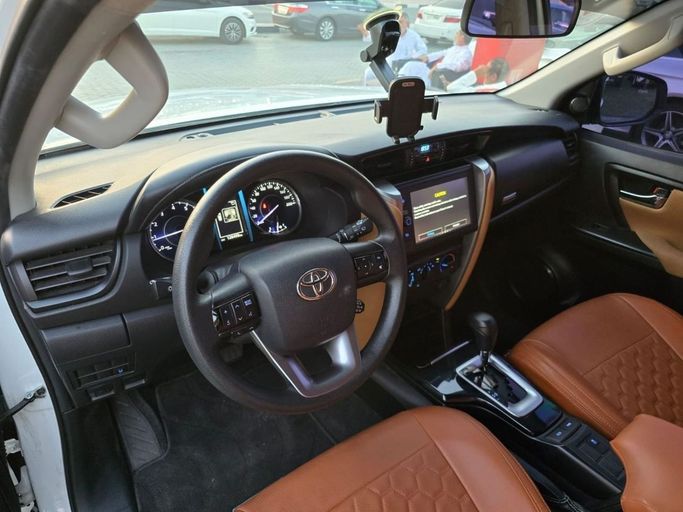 Used Toyota Fortuner II Facelift, 2.7 l, 2023 in Sharjah by Rebou Najd Used Cars, White color. GCC Specs | AUTO.AE
