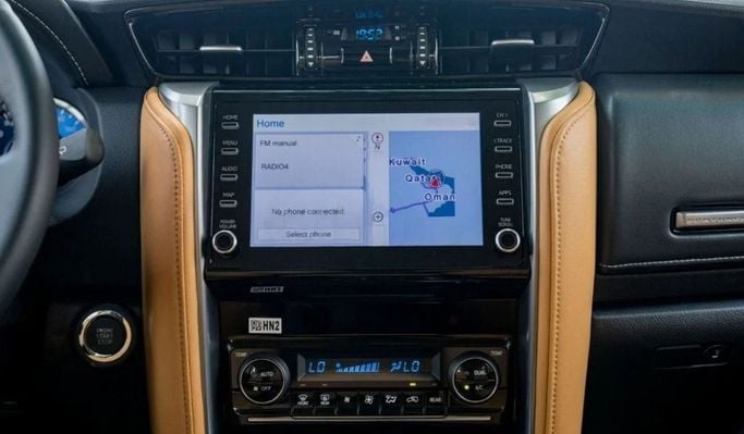 Новый Toyota Fortuner II Рестайлинг, 2.7 л, 2024 в Шардже от Nour Alnukhba Motors Черный цвет. GCC | AUTO.AE