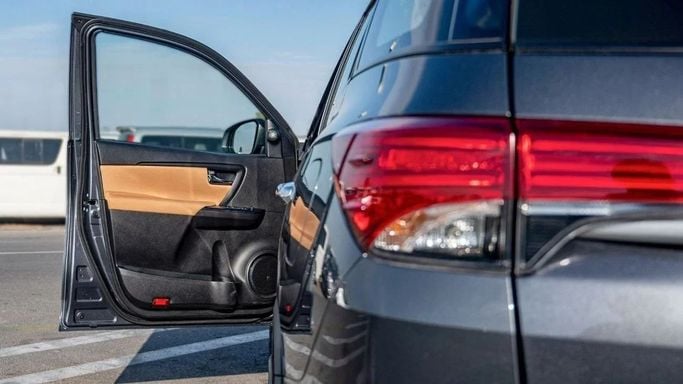 Новый Toyota Fortuner II Рестайлинг, 2.7 л, 2024 в Шардже от Nour Alnukhba Motors Серый цвет. Other | AUTO.AE