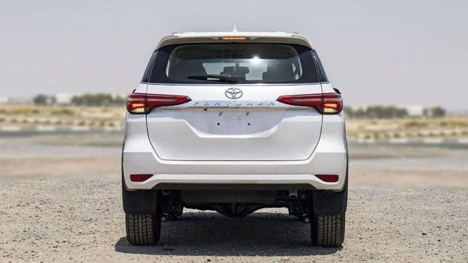 Новый Toyota Fortuner II Рестайлинг, 2.4 л, 2024 в Шардже от Nour Alnukhba Motors Белый цвет. Other | AUTO.AE