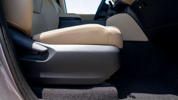 Новый Toyota Fortuner II Рестайлинг, 2.4 л, 2025 в Шардже от Nour Alnukhba Motors Бронзовый цвет. Other | AUTO.AE