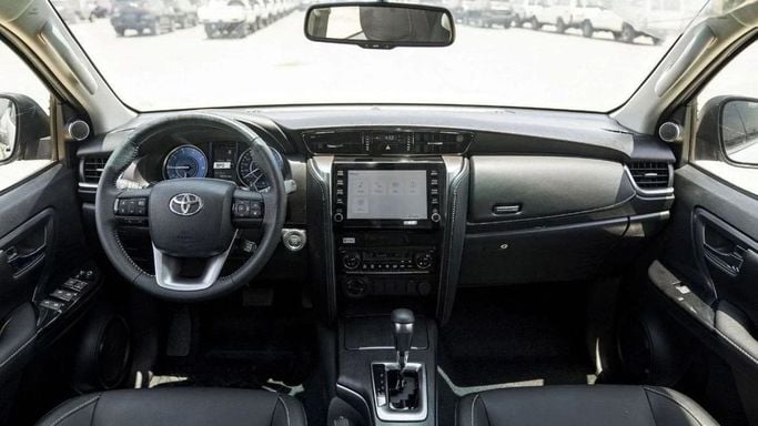 Новый Toyota Fortuner II Рестайлинг, 4.0 л, 2024 в Шардже от Nour Alnukhba Motors Белый цвет. Other | AUTO.AE