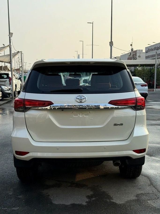 Used Toyota Fortuner II Facelift, 2.7 l, 2020 in Sharjah by Elmorshedi Motors, White color. GCC Specs | AUTO.AE