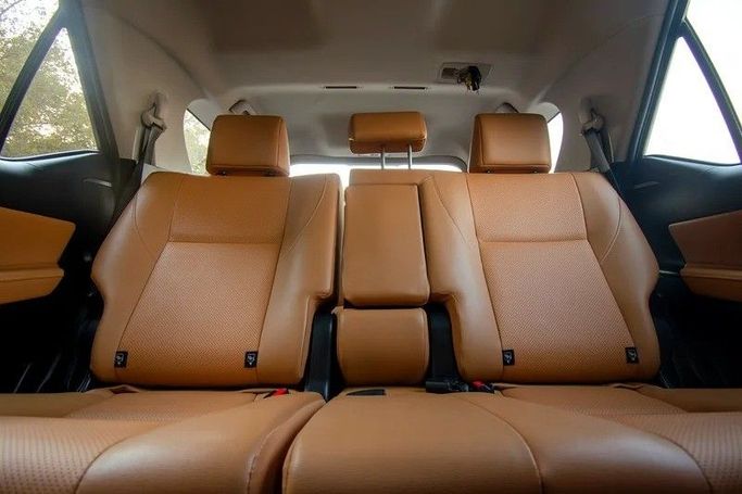 Подержанный Toyota Fortuner II Рестайлинг, 4.0 л, 2022 в Шардже от First Choice Cars Серый цвет. GCC | AUTO.AE