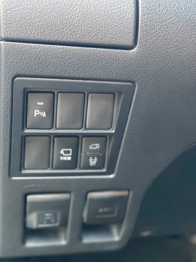 Подержанный Toyota Fortuner II Рестайлинг, 4.0 л, 2023 в Шардже от Darb Al Saada Used cars Белый цвет. GCC | AUTO.AE