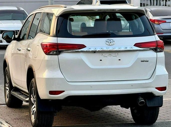 Подержанный Toyota Fortuner II, 2.7 л, 2020 в Шардже от Wael Al Azzazi Used Cars Белый цвет. GCC | AUTO.AE